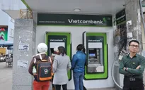 Các ngân hàng tạm thời chưa tăng phí rút tiền từ ATM