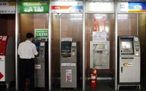 Thêm 2 ngân hàng tăng phí rút tiền