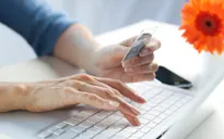Mua bán trực tuyến bắt buộc thanh toán qua ngân hàng: Liệu có khả thi?