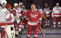 Tổng thống Putin trổ tài chơi khúc côn cầu