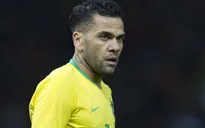 Dani Alves bình thản chấp nhận việc vắng mặt tại World Cup