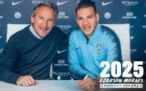 Man City "trói" thành công thủ môn số 1 của mình