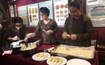 Các em thiếu nhi chơi hè cùng các nghệ sỹ, nghệ nhân dân gian tại Văn Miếu