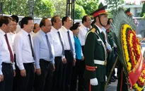 Thủ tướng dâng hương tưởng nhớ các liệt sĩ