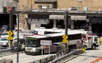 Mỹ: Va chạm xe bus tại hầm ở New York, 32 người bị thương