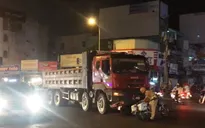 Xe ben chạy vào giờ cấm gây tai nạn trong đêm tại TP.HCM