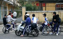 Gia tăng tình trạng học sinh đi xe máy đến trường tại TP Huế