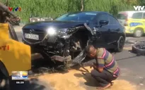 Xe ô tô nổ lốp đâm liên hoàn, 2 người nguy kịch