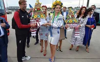 Dàn sao của Liverpool đặt chân đến Kiev