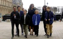 Angelina Jolie không thể đưa con rời Mỹ