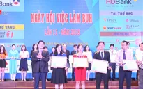 Ngày hội việc làm Trường ĐH Ngân hàng TP.HCM với nhiều hoạt động phong phú