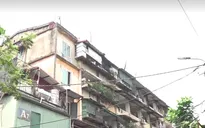 Hà Nội: Nhiều nhà chung cư cũ "chờ" sập