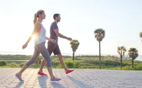 Đi bộ thường xuyên sẽ làm cho não khỏe hơn