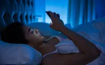 Dùng smartphone vào đêm khuya có thể dẫn đến trầm cảm
