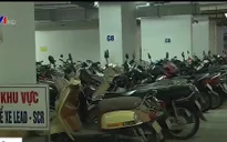 Hàng chục bãi xe trái phép tồn tại giữa lòng thủ đô Hà Nội - Vì sao?