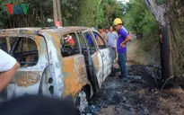 Xe ô tô cháy như đuốc, nghi do quấn phải rơm đồng