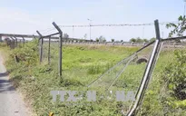 Nguy hiểm tình trạng phá hàng rào cao tốc TP.HCM - Trung Lương