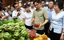 Phó Thủ tướng Vũ Đức Đam kiểm tra ATVSTP tại chợ đầu mối Bình Điền, TP.HCM