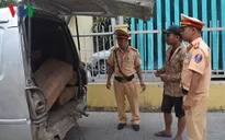 Huế liên tục phát hiện ô tô vận chuyển gỗ lậu