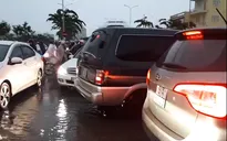 Mưa lớn gây ngập nặng tại TP.HCM