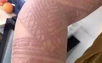Du khách cảnh báo những hình xăm henna giả có thể gây hại tới sức khỏe