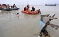 Ấn Độ: Tàu chở 40 học sinh bị lật trên biển, ít nhất 4 người thiệt mạng
