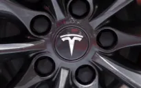 Cổ phiếu Tesla lao dốc chóng mặt