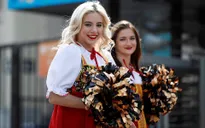 CĐV Nga xinh đẹp trong trang phục truyền thống đón FIFA World Cup™ 2018