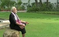 Thủ tướng Modi đăng video "thách thức thể lực giới chức Ấn Độ"