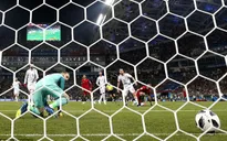 Pha sai lầm của De Gea tặng không cho Ronaldo một bàn thắng