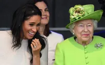 Khoảnh khắc gây tranh luận của Meghan Markle khi dự sự kiện đầu tiên cùng Nữ hoàng