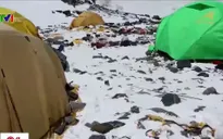 Đỉnh Everest trở thành núi rác trên cao của thế giới