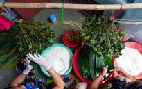 Độc đáo làng nghề bánh ú lá tre giữa lòng thành phố