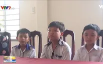 Đồng Tháp: 3 học sinh nhặt được tiền rơi đem nộp công an