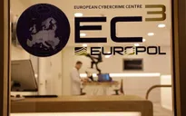 Europol truy quét tội phạm lừa đảo trên mạng