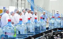 Chọn mua nước đóng chai đảm bảo vệ sinh