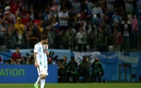 Messi ngao ngán nhìn đồng đội "phá game"