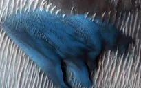 NASA công bố ảnh chụp những đụn cát xanh trên sao Hỏa