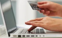 Tạm giữ hình sự đối tượng lừa đảo bán hàng hiệu trên Facebook