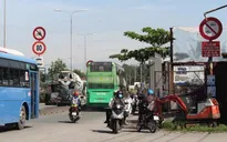 Tràn lan tình trạng đi ngược chiều trên Quốc lộ 1A, TP.HCM