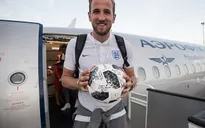 Lập hat-trick, Harry Kane giữ khư khư trái bóng như "vật báu"