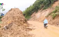Cảnh báo đi lại trong điều kiện sạt lở