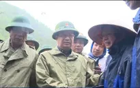 Phó Thủ tướng Trịnh Đình Dũng thăm hỏi, động viên người dân vùng "rốn lũ" Lai Châu