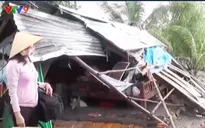 Tiền Giang: Lốc xoáy làm sập 35 căn nhà