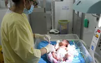 Mong manh sự sống của hai mẹ con bị cúm A/H1N1