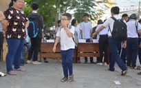 Thí sinh cao 1m đi thi THPT Quốc gia
