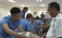 Khám và lắp chân giả miễn phí cho người nghèo