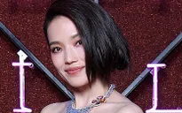 Diện màu hồng nữ tính, Thư Kỳ trông vẫn cực sang chảnh