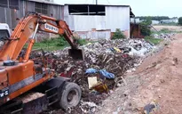 Phát hiện hàng chục tấn rác thải công nghiệp bị chôn lấp tại Bình Dương