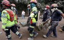 Tạm dừng công tác cứu hộ nạn nhân vụ núi lửa phun trào ở Guatemala